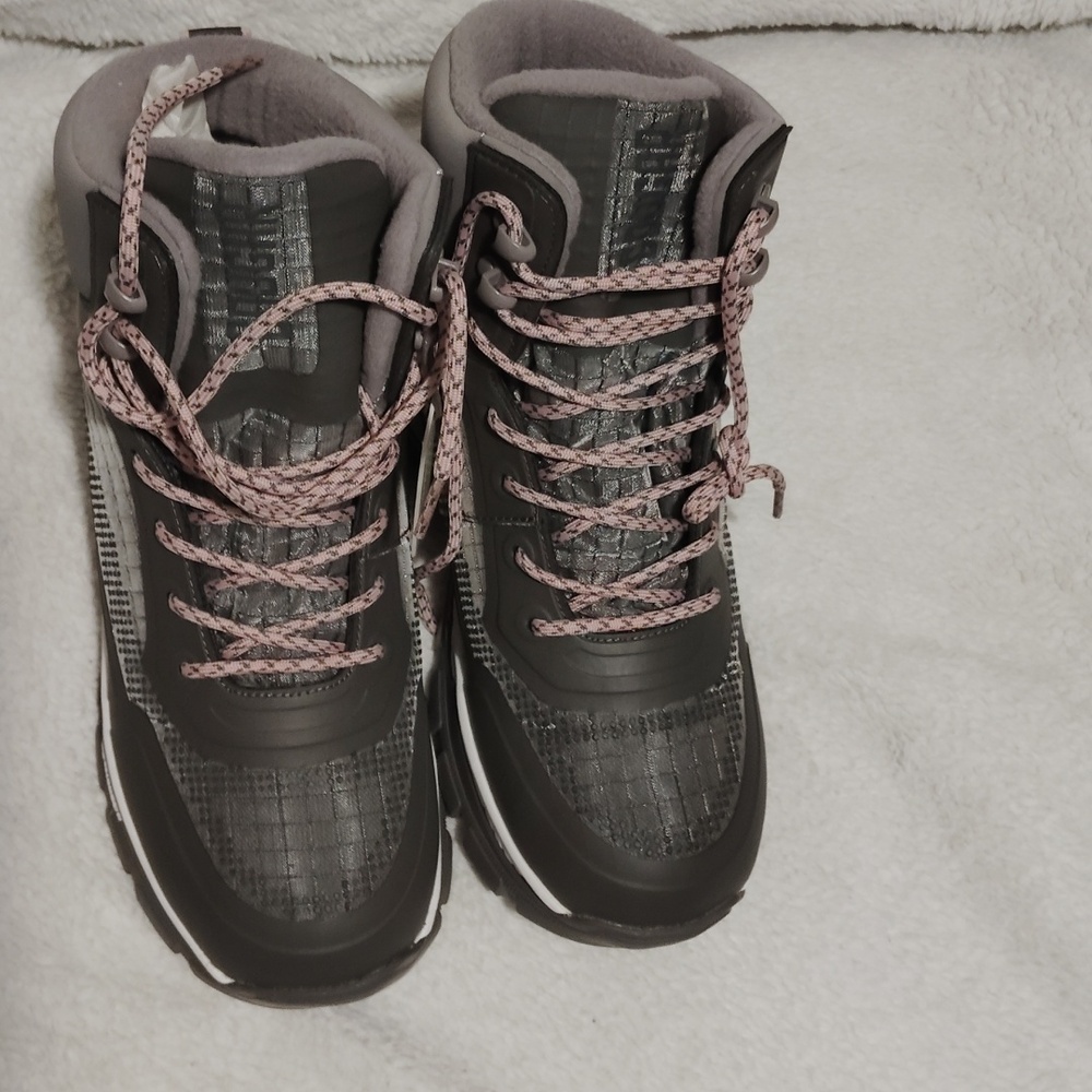 Cougar Michelin, size 9, color ultra charcoal